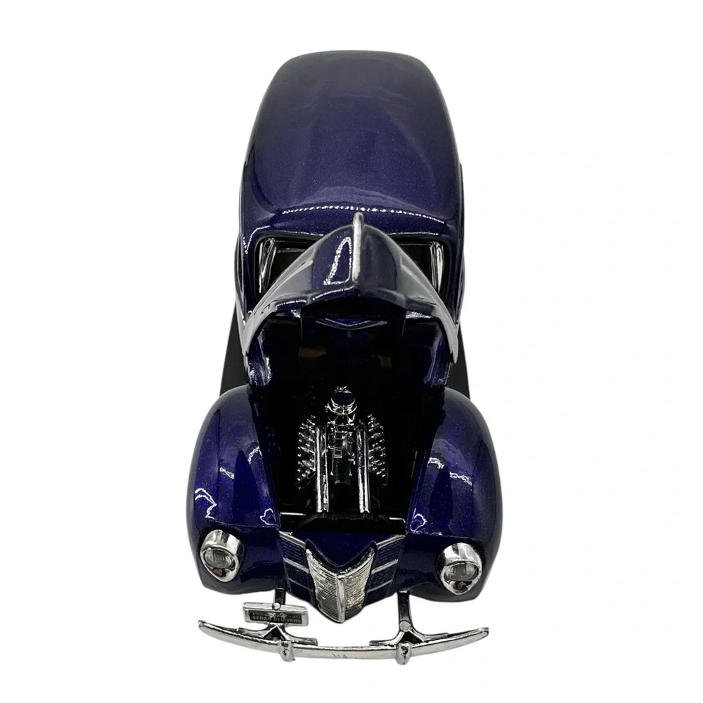 1/24 Motormax 1940 Ford Sedan Delivery Purple Metallic Loose Diecast Car